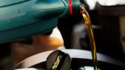 L'olio del compressore è diverso dall'olio motore